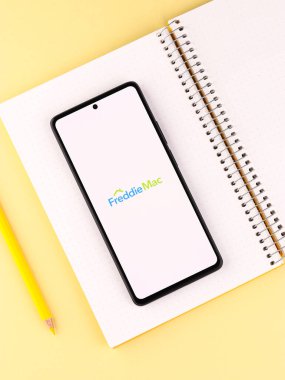 Batı Bangal, Hindistan - 20 Nisan 2022: Telefon ekranında Freddie Mac logosu.