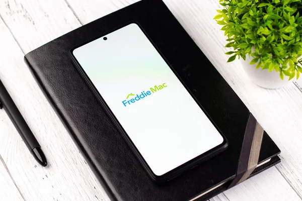 Batı Bangal, Hindistan - 20 Nisan 2022: Telefon ekranında Freddie Mac logosu.