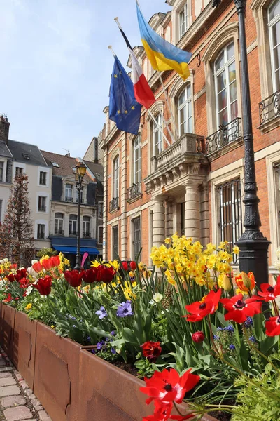 Colorful Springtime View Ephemeral Gardens 18Th Century Town Hall Boulogne — Stockfoto