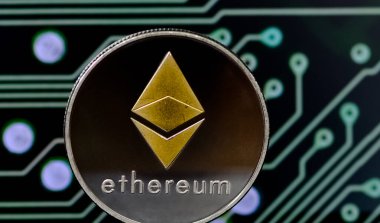 15 Eylül 2021 İzmir, hindi. Ethereum sanal para biriminin fotoğrafları. Haber amaçlı bir fotoğraf.