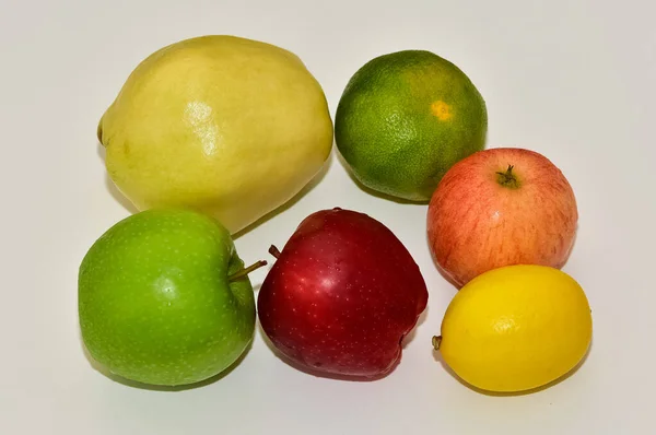 Landbouwvruchten Foto Van Verschillende Vruchten Een Witte Achtergrond — Stockfoto