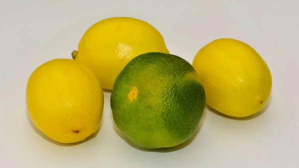 Γεωργικά Φρούτα Φωτογραφίες Από Διάφορα Φρούτα Λευκό Φόντο — Φωτογραφία Αρχείου