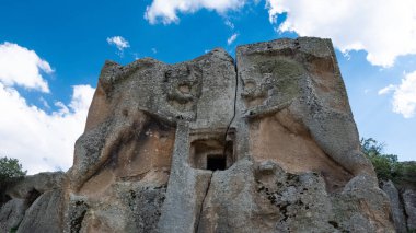 17 Temmuz 2021 afyonkarahisar, Türkiye. Tarihi ve turistik alanlar, taş mezarları fotoğrafları. Fotoğraf haber amaçlıdır.