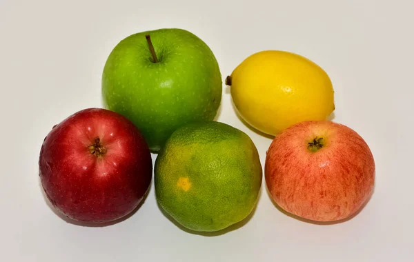 Fotos Frutas Agrícolas Maçãs Sobre Fundo Branco — Fotografia de Stock