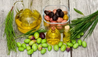 Taze zeytin ve zeytin yağı..