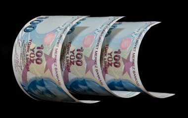 15 Ekim 2021 İzmir, hindi. Siyah arka planda Türk lirasının fotoğrafları. Fotoğraf haber amaçlıdır.