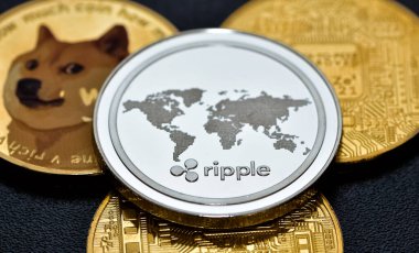 11 Kasım 2021 İzmir, hindi. Siyah arka planda sanal para birimi fotoğrafları. Fotoğraf haber amaçlıdır.