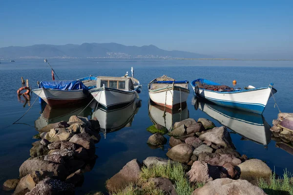 Измирское Побережье Рыбацкие Лодки — стоковое фото