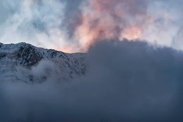 Beautiful Winter Mountains Landscape Sunrise High Snow Covered Mountains Fog — ストック写真