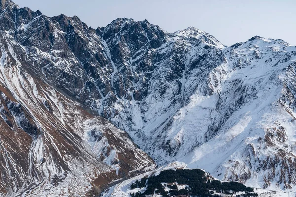 Hermoso Invierno Moointains Paisaje Montañas Cubiertas Nieve Georgia Kazbegi —  Fotos de Stock