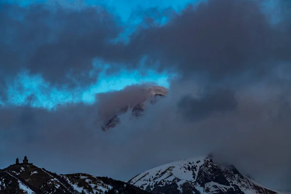 Old Georgian Church High Snow Covered Mountains Clouds Winter Landscape — Stock Photo, Image