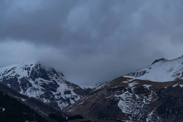 Beautiful Winter Mountains Landscape Sunrise High Snow Covered Mountains Clouds — ストック写真