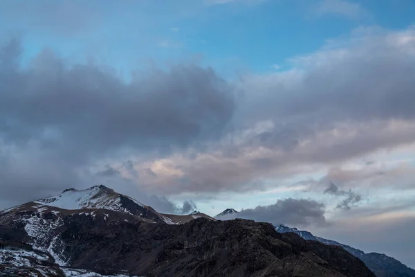 Beautiful Winter Mountains Landscape Sunrise High Snow Covered Mountains Clouds — ストック写真