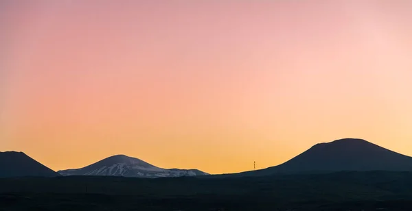 Hermoso Atardecer Anaranjado Sobre Las Montañas — Foto de Stock