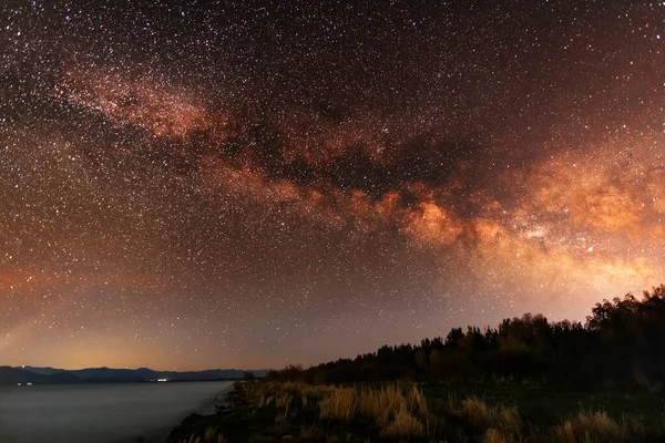 Hermoso Paisaje Nocturno Galaxia Vía Láctea Cielo Nocturno Sobre Lago — Foto de Stock
