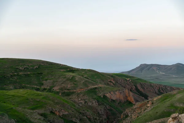Schöne Landschaft Morgen Panoramablick Auf Berge Und Hügel Bei Sonnenaufgang — Stockfoto