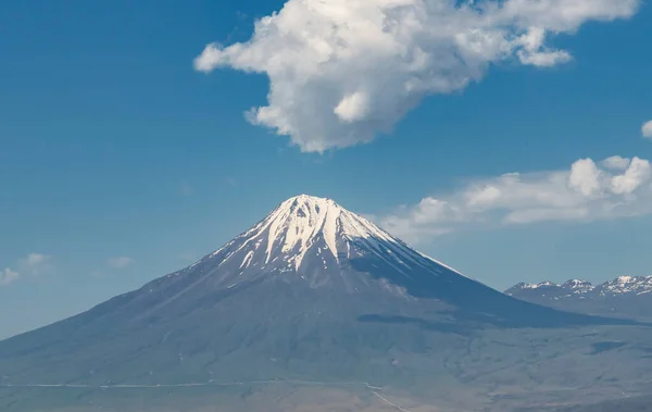Bela Vista Das Montanhas Ararat Céu Nuvens — Fotografia de Stock