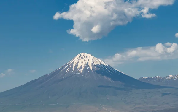 Hermosa Vista Las Montañas Nubes Ararat Cielo — Foto de Stock