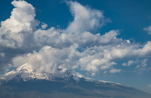 Hermosa Vista Las Montañas Nubes Ararat Cielo — Foto de Stock