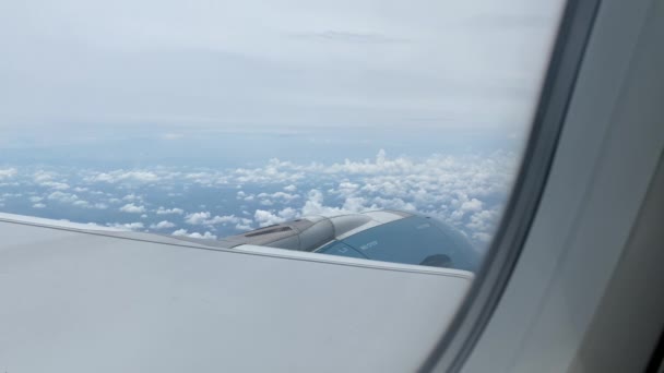 Πτήση Αεροπλάνου Πτέρυγα Αεροπλάνου Που Πετά Πάνω Από Σύννεφα — Αρχείο Βίντεο