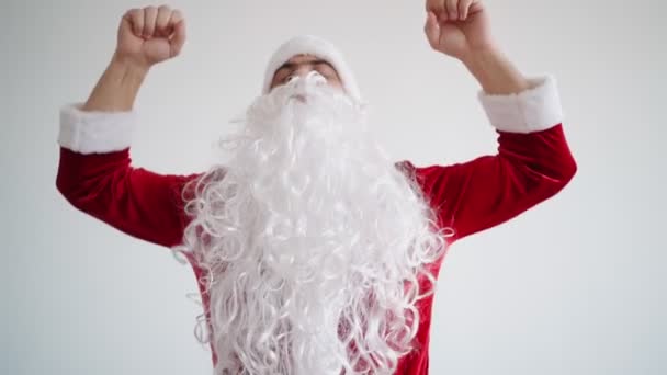 Santa Claus is dancing funny on a white background. Christmas and New Year 2022 — Stock Video