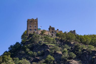 Liebenstein Şatosu, Almanya 'nın Kamp-Bornhofen kasabasının yakınlarındaki Ren Nehri' nin yukarısında yer alıyor.