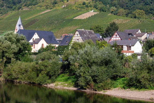 Widoki Budynki Domy Wzdłuż Rzeki Moselle Pobliżu Cochem Niemcy — Zdjęcie stockowe