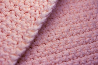 Pembe renkli tek örgülü kumaşın soyut dokusunu kapat