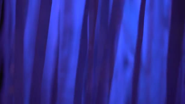 Nastri Bianchi Ondeggiano Nel Vento Luce Blu Neon Una Notte — Video Stock