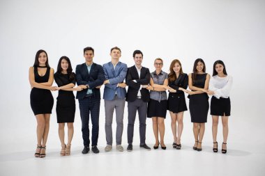 Gülümseyen mutlu iş adamı ve iş kadını başarıyı kutluyor Kol kaldırıldı ve başparmağını kaldır Kavram