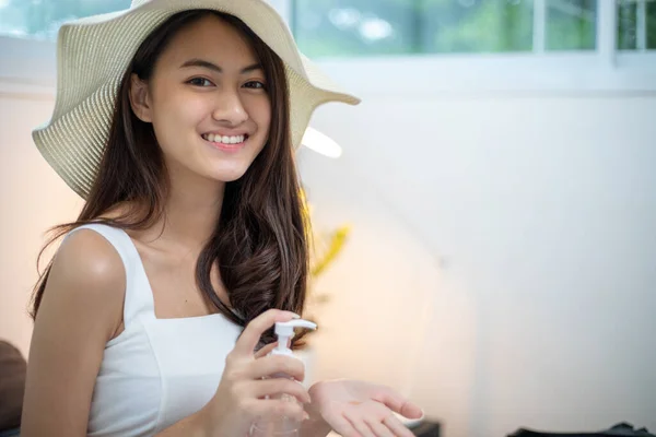 Retrato Beleza Jovem Mulher Asiática Vestindo Chapéu Para Viajar — Fotografia de Stock