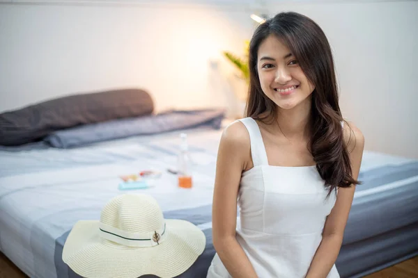 Retrato Beleza Jovem Mulher Asiática Sorrindo Feliz Para Viajar — Fotografia de Stock