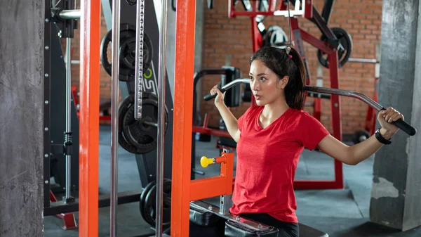 Mooi Gespierd Passen Vrouw Uitoefening Gebouw Spieren Fitness Vrouw Doen — Stockfoto