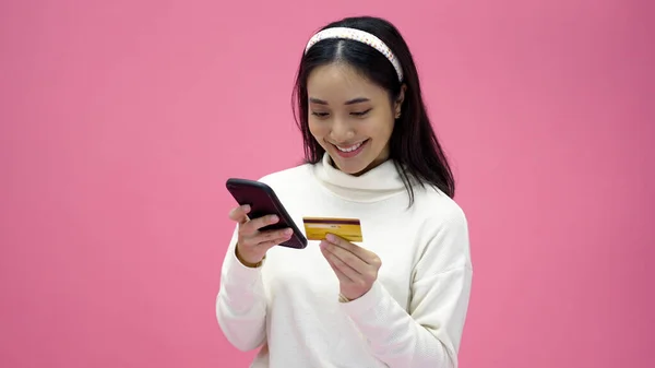 Vackra Asien Kvinnor Leende Använda Smartphone Och Kreditkort Köp Online — Stockfoto