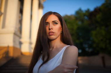 Bina yakınındaki modeli