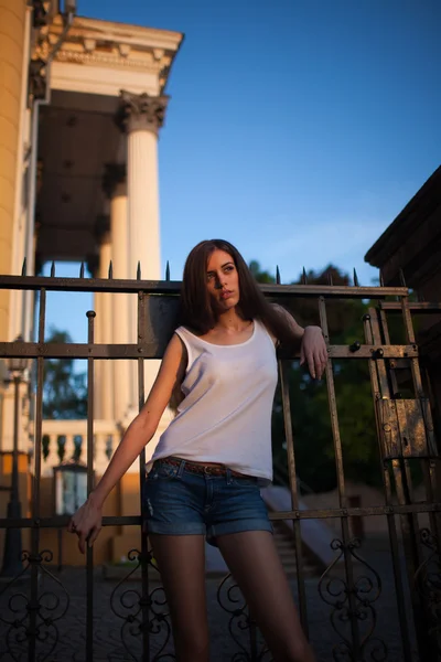 Model near fence — Stock Photo, Image