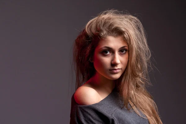 Menina com cabelo bagunçado — Fotografia de Stock