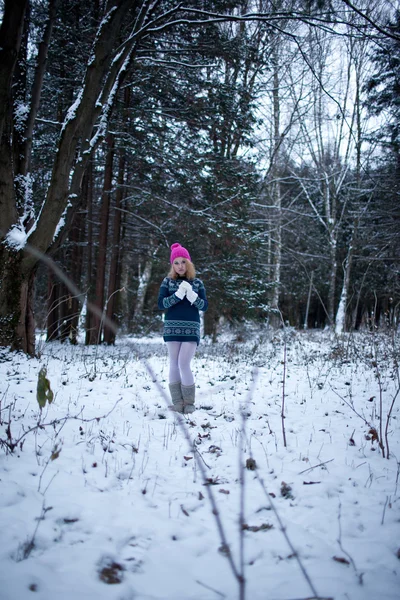 森の女の子 — ストック写真