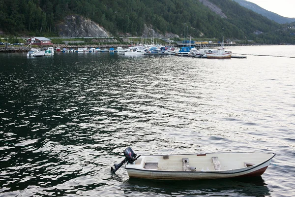 Fishing boats in the bay — Stock Photo, Image