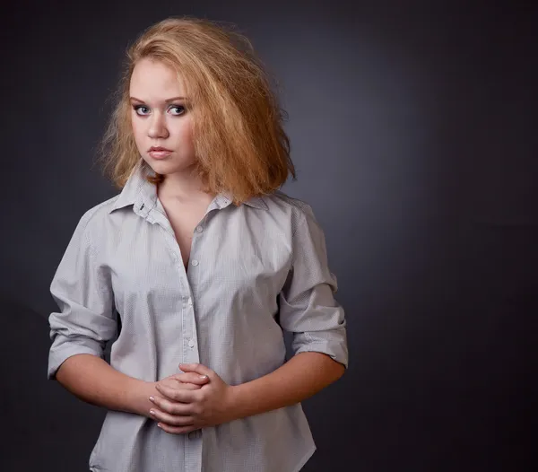 Mädchen im Hemd — Stockfoto