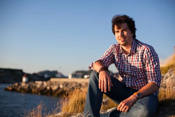 Man near river — Stock Photo, Image