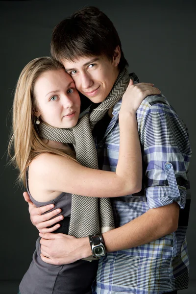 Junge verliebte Menschen — Stockfoto