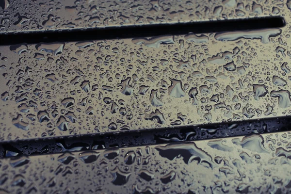 Gotas de chuva na mesa cinza — Fotografia de Stock
