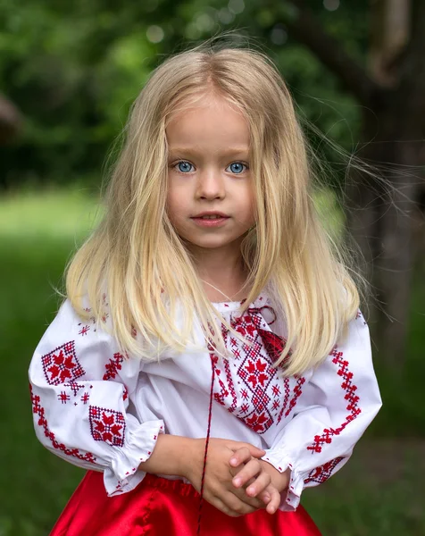 Pequena menina ucraniana Ulya — Fotografia de Stock