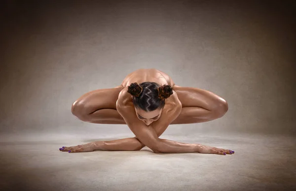 Gyönyörű Meztelen Szexi Fitness Lány Nagy Alakja Hajlító Tökéletes Testét — Stock Fotó