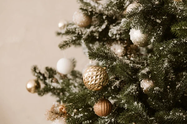 飾られたクリスマス ツリーのクローズ アップ — ストック写真