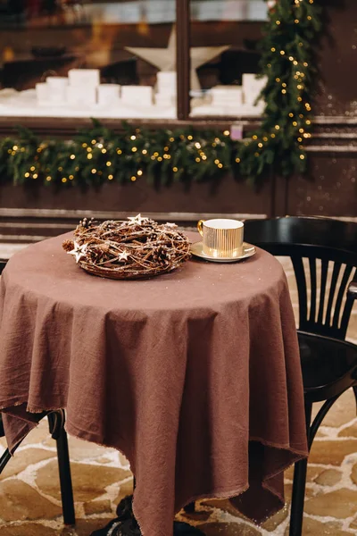 Meja Kafe Dengan Dekorasi Natal — Stok Foto