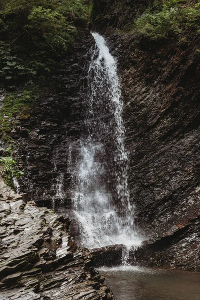 Vattenfall Bergslandskap Karpaterna Ukraina — Stockfoto