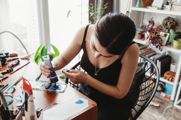 Artista Bastante Femenina Mezclando Pintura Estudio Arte — Foto de Stock