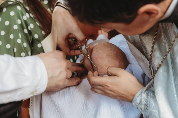 Sakramen Pembaptisan Bayi Yang Baru Lahir Saat Pembaptisan — Stok Foto